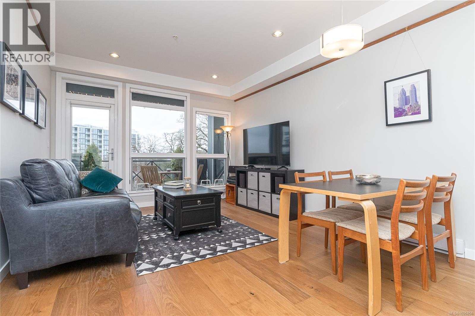 #303 924 ESQUIMALT RD - 10