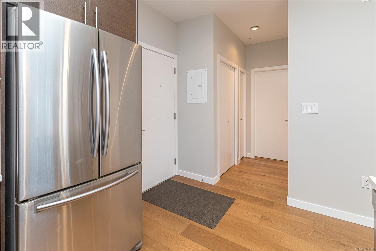 #303 924 ESQUIMALT RD - 7