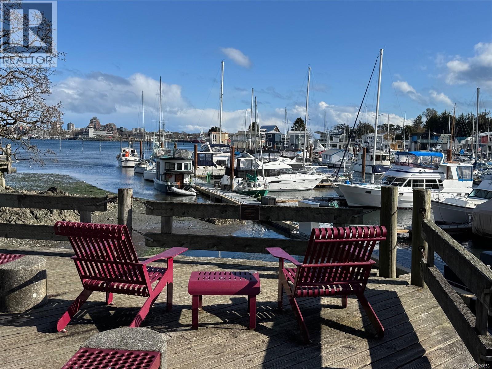 #303 924 ESQUIMALT RD - 35