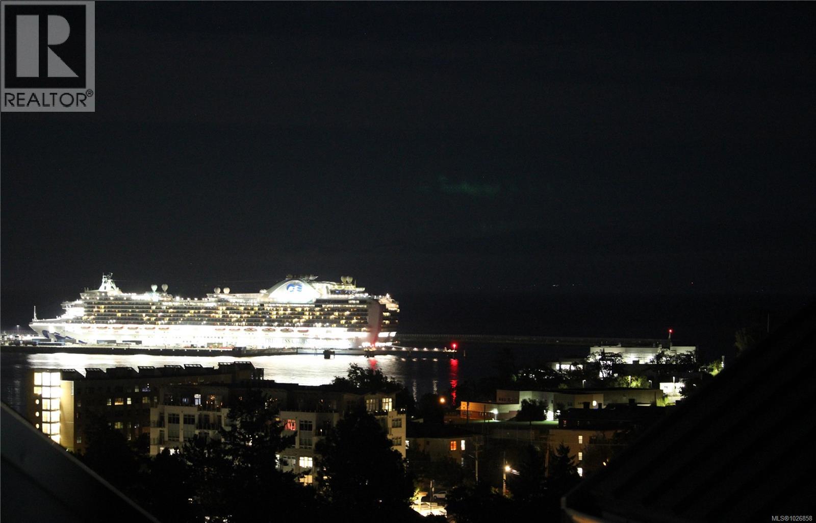 #303 924 ESQUIMALT RD - 23