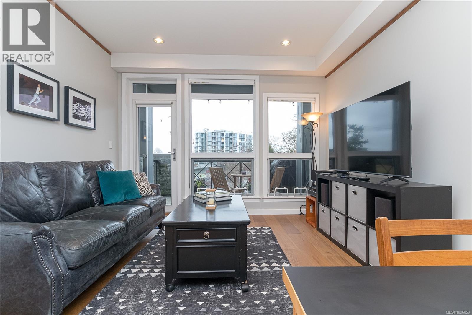 #303 924 ESQUIMALT RD - 8