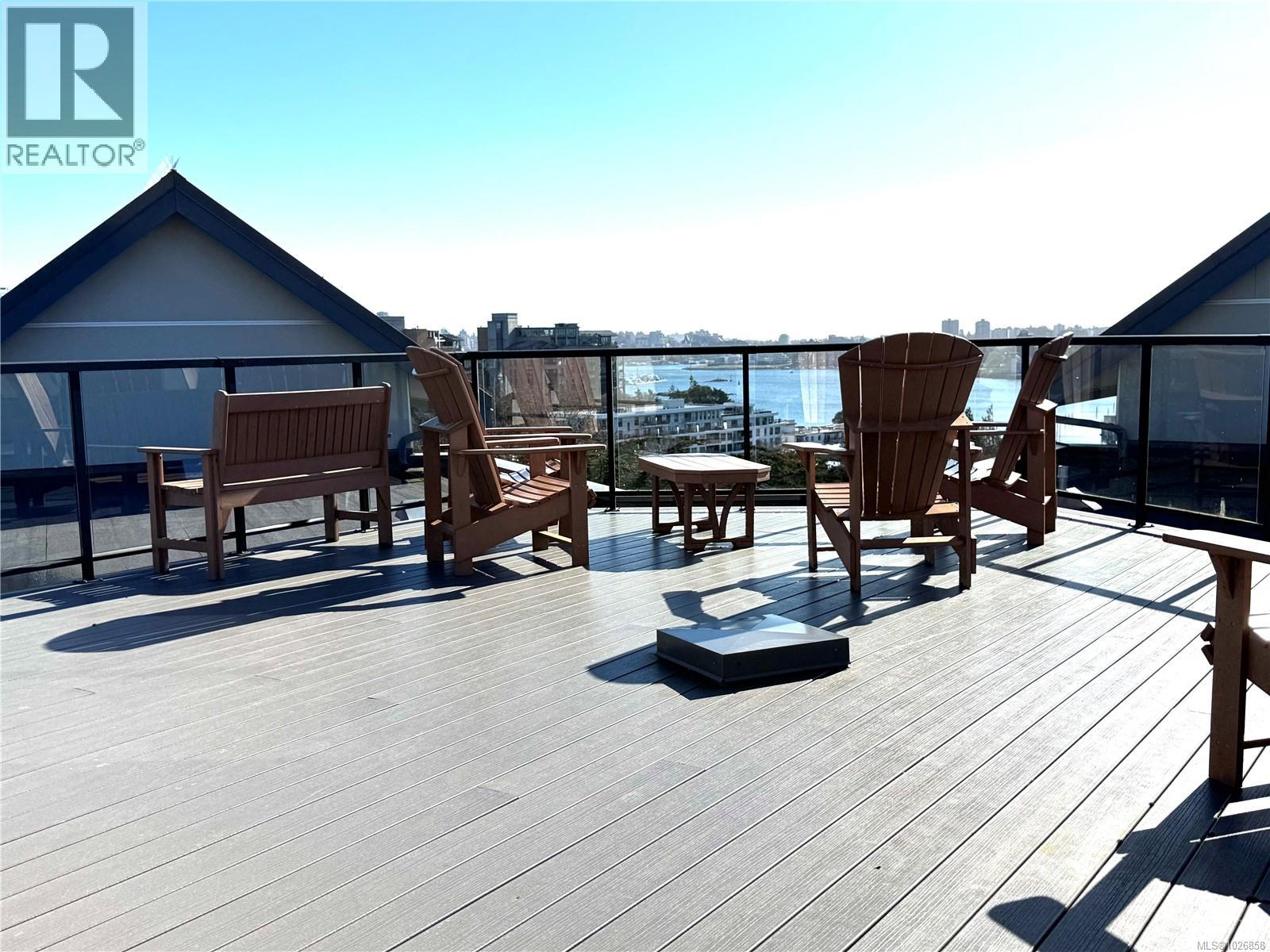 #303 924 ESQUIMALT RD - 18