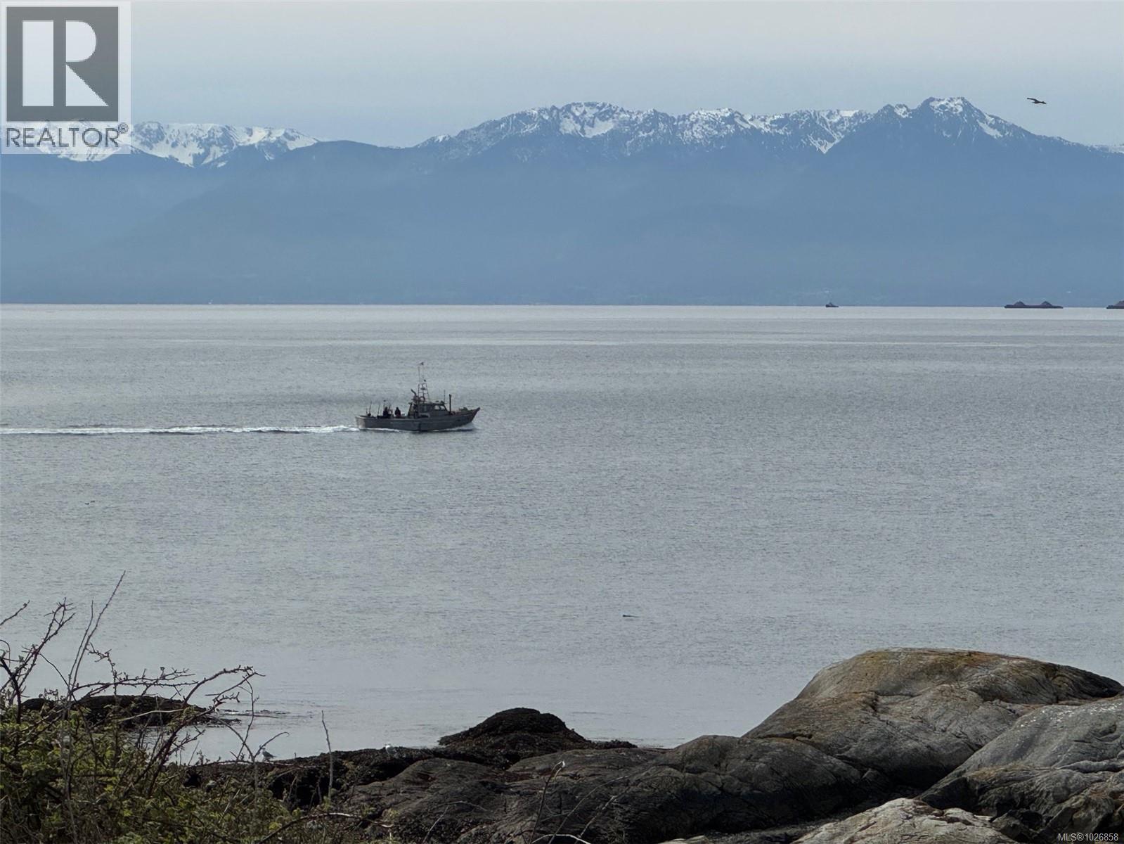 #303 924 ESQUIMALT RD - 31