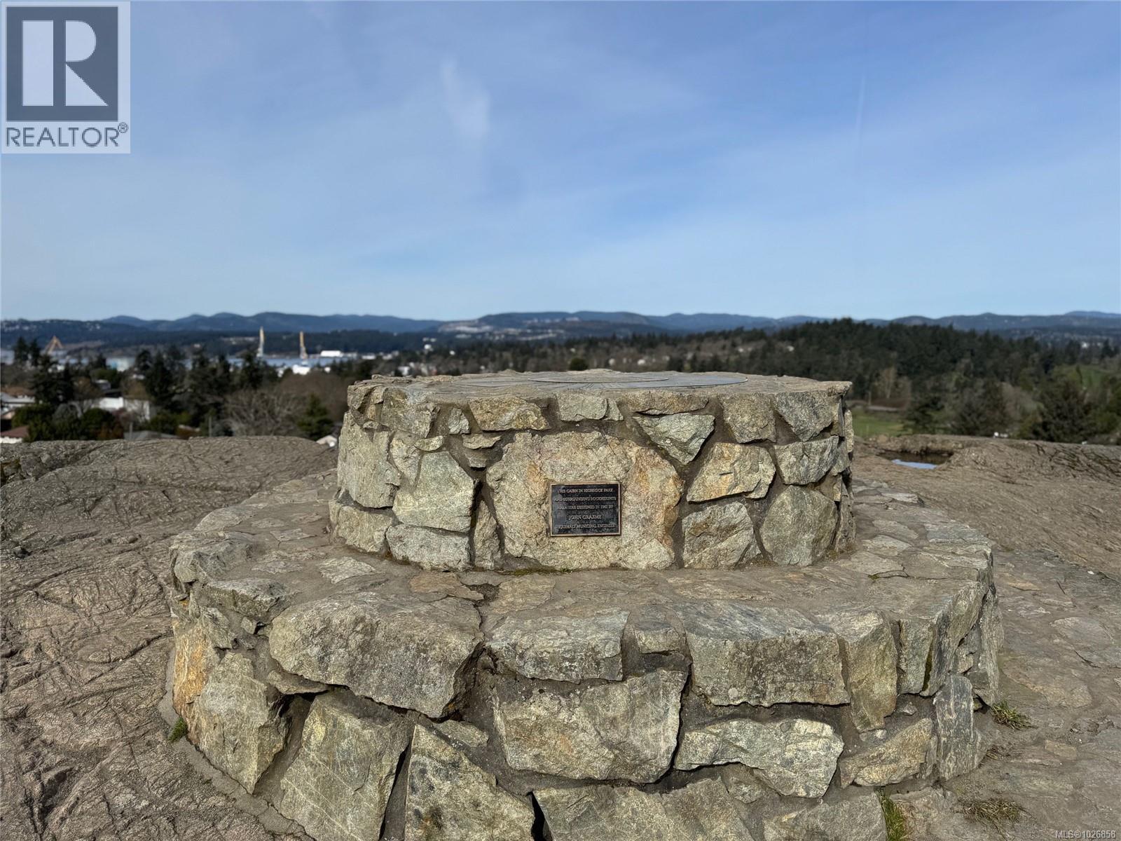 #303 924 ESQUIMALT RD - 36