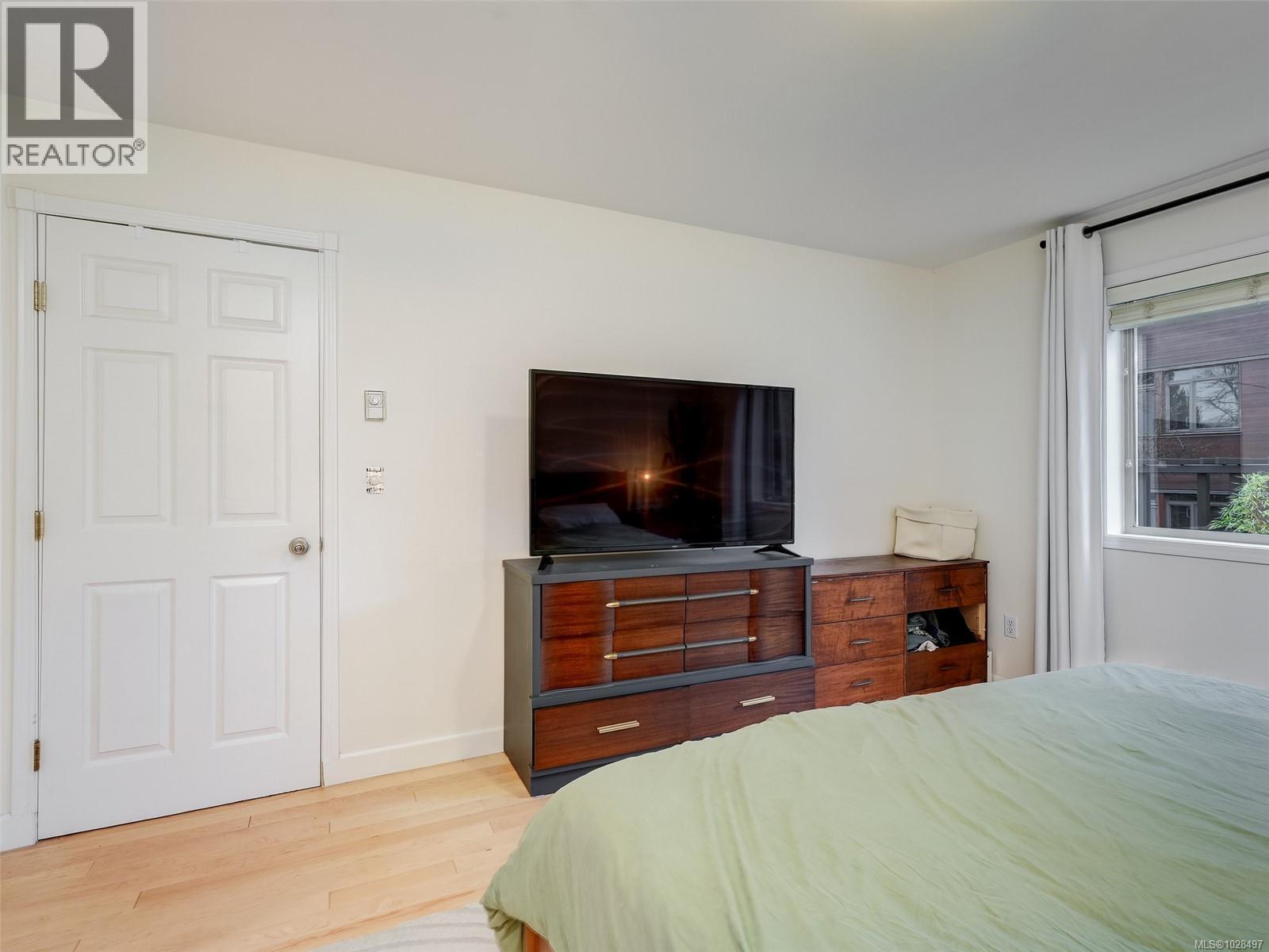 #301 1687 POPLAR AVE - 12