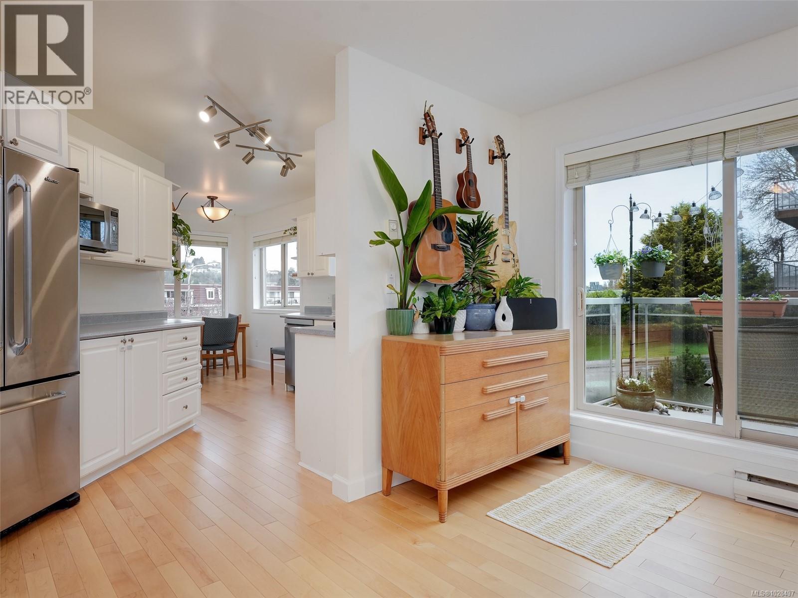 #301 1687 POPLAR AVE - 5