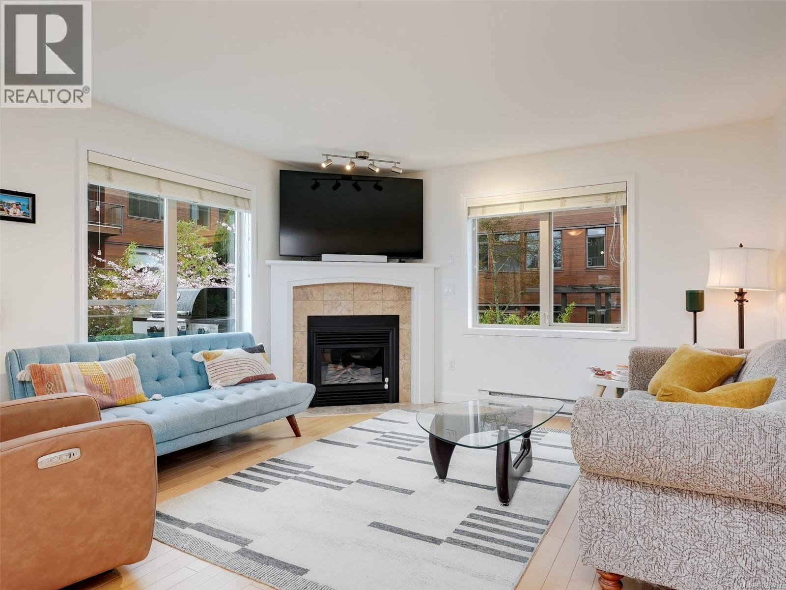 #301 1687 POPLAR AVE - Image 2