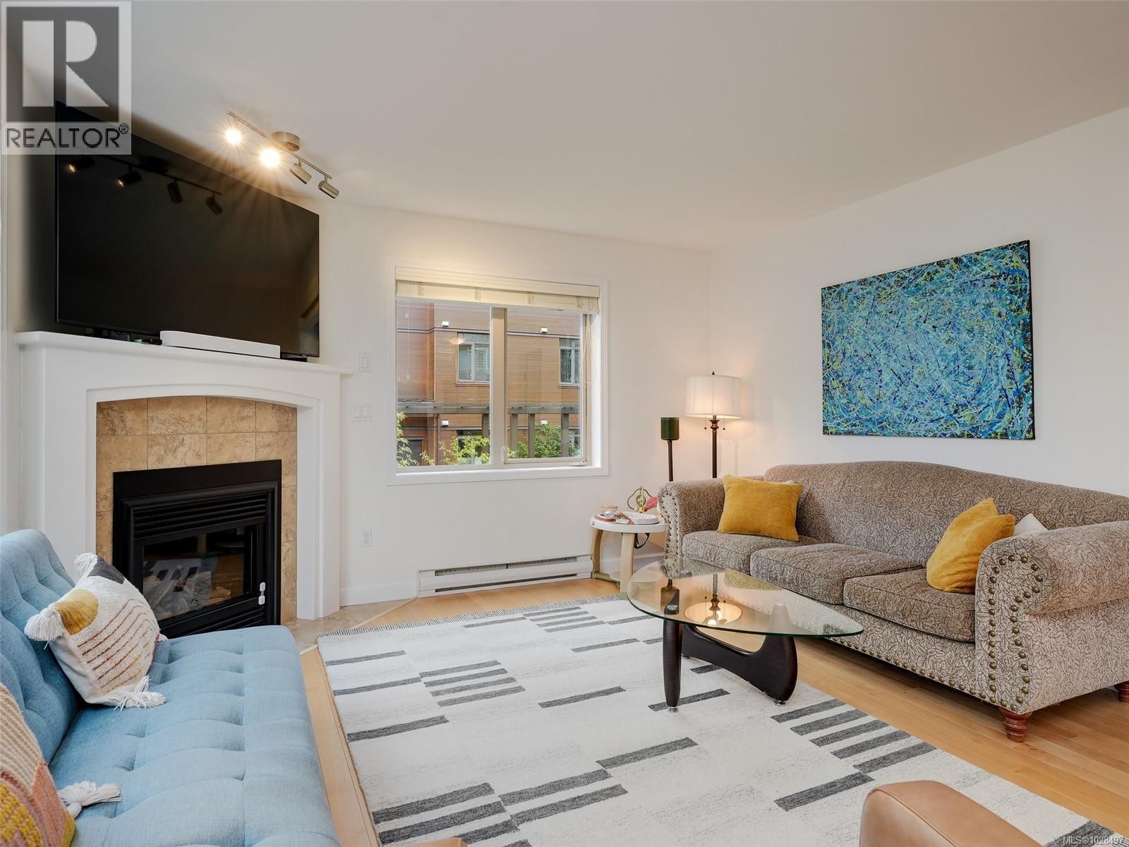 #301 1687 POPLAR AVE - 4