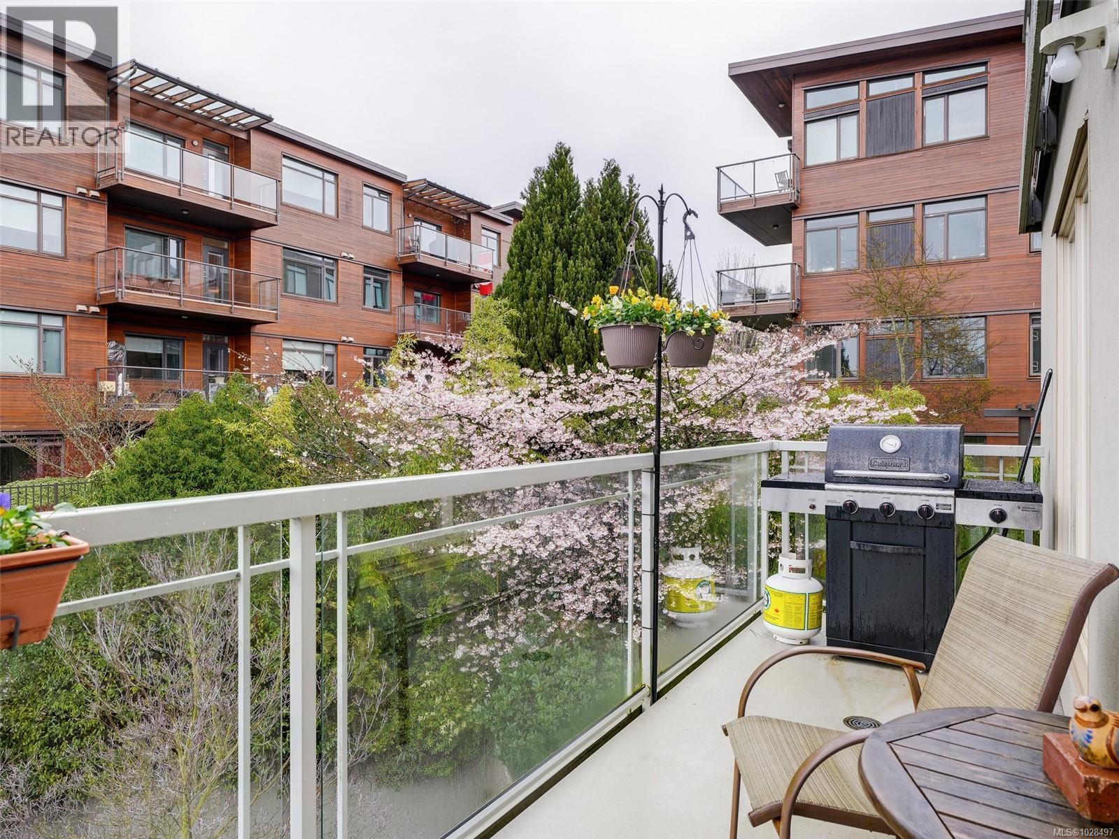 #301 1687 POPLAR AVE - 19