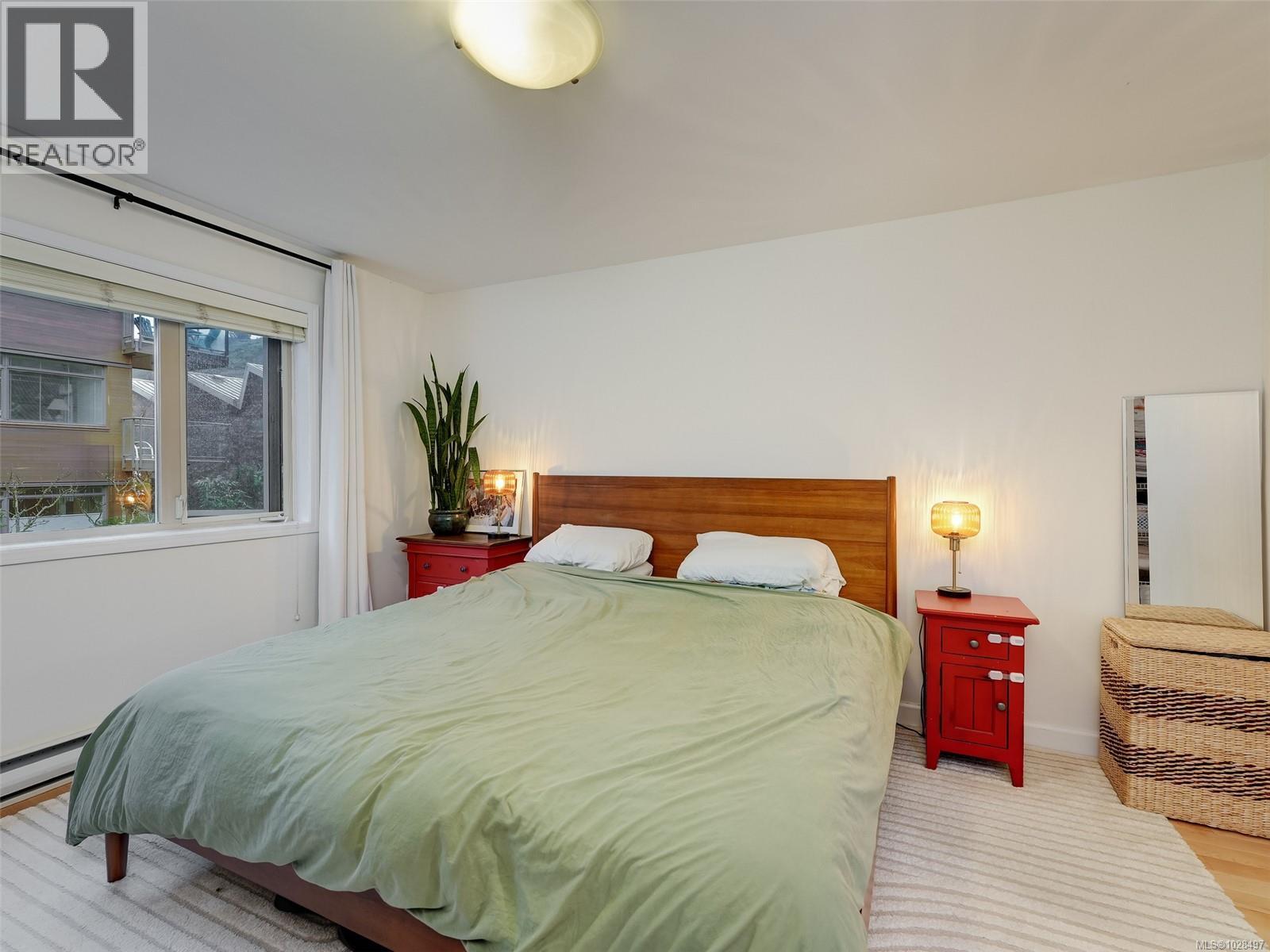 #301 1687 POPLAR AVE - 11