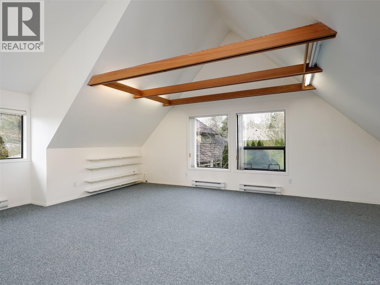 2574 ARBUTUS RD - 20