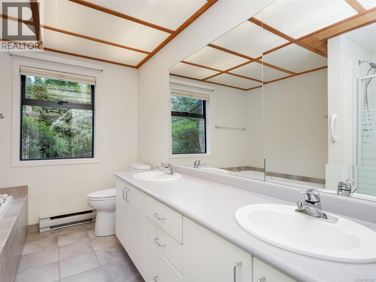 2574 ARBUTUS RD - 17