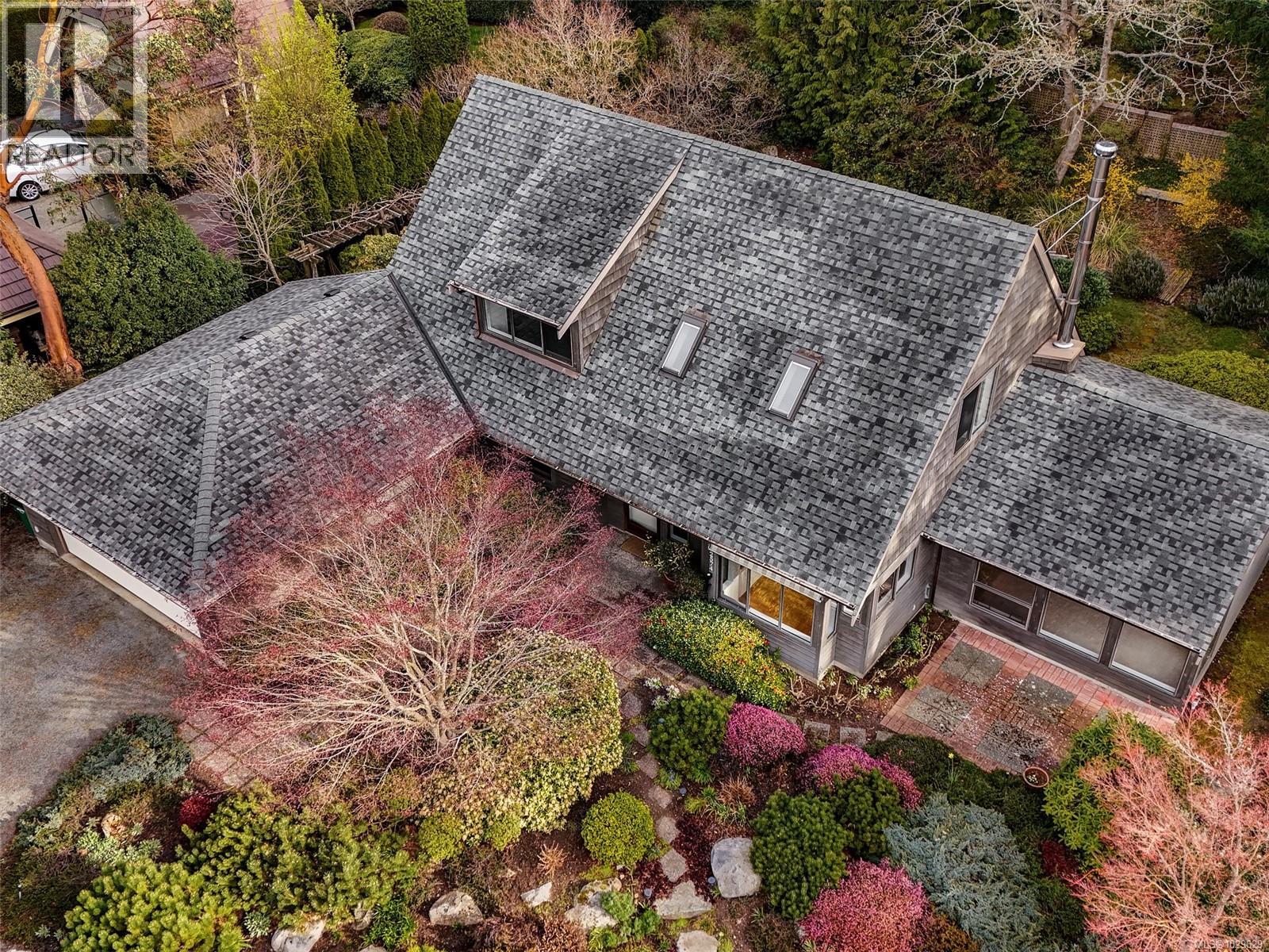 2574 ARBUTUS RD - 33