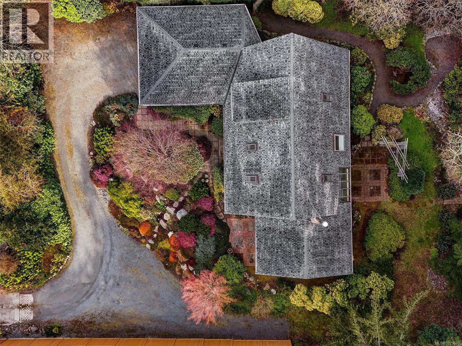 2574 ARBUTUS RD - 34