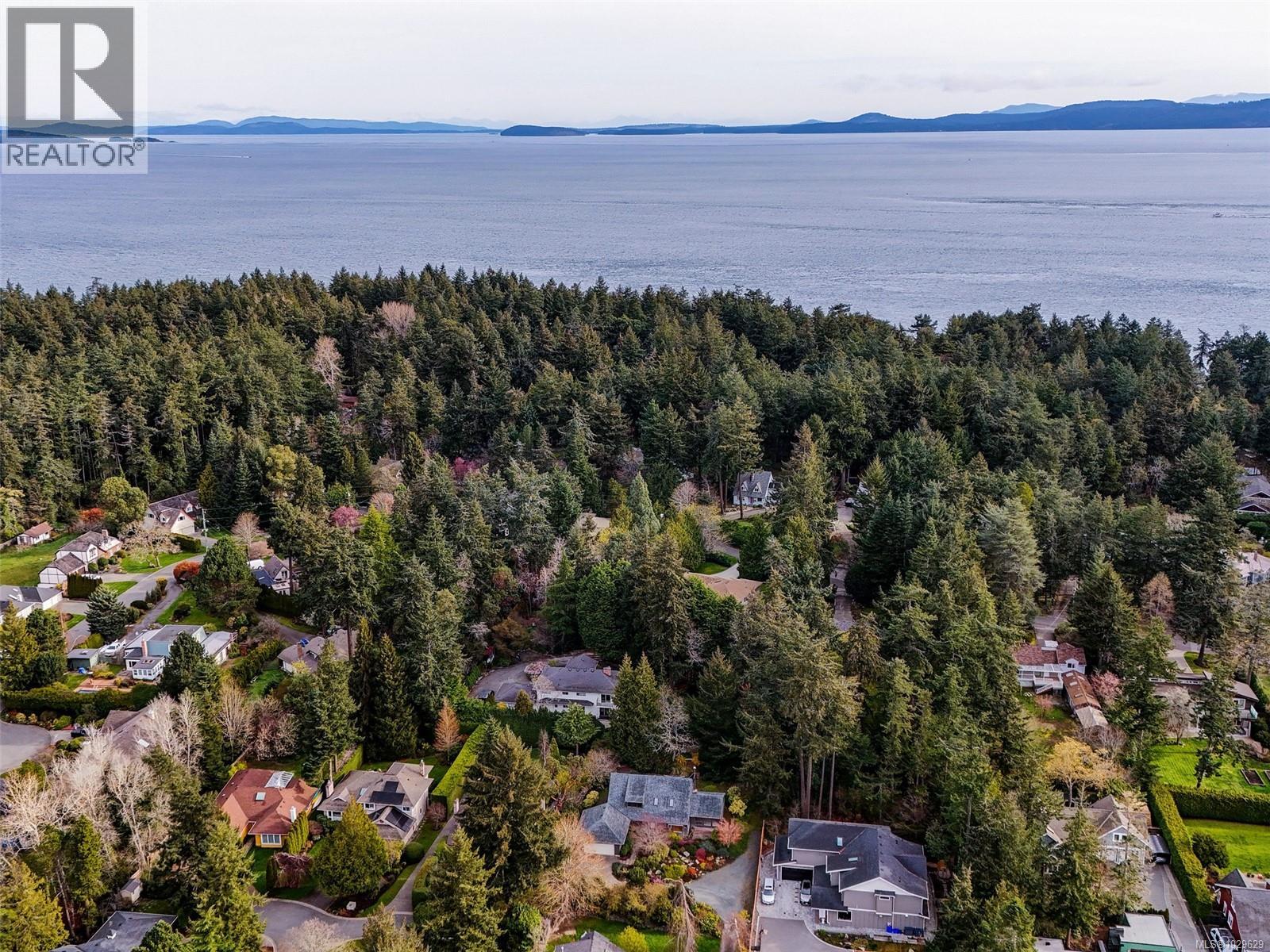 2574 ARBUTUS RD - 35