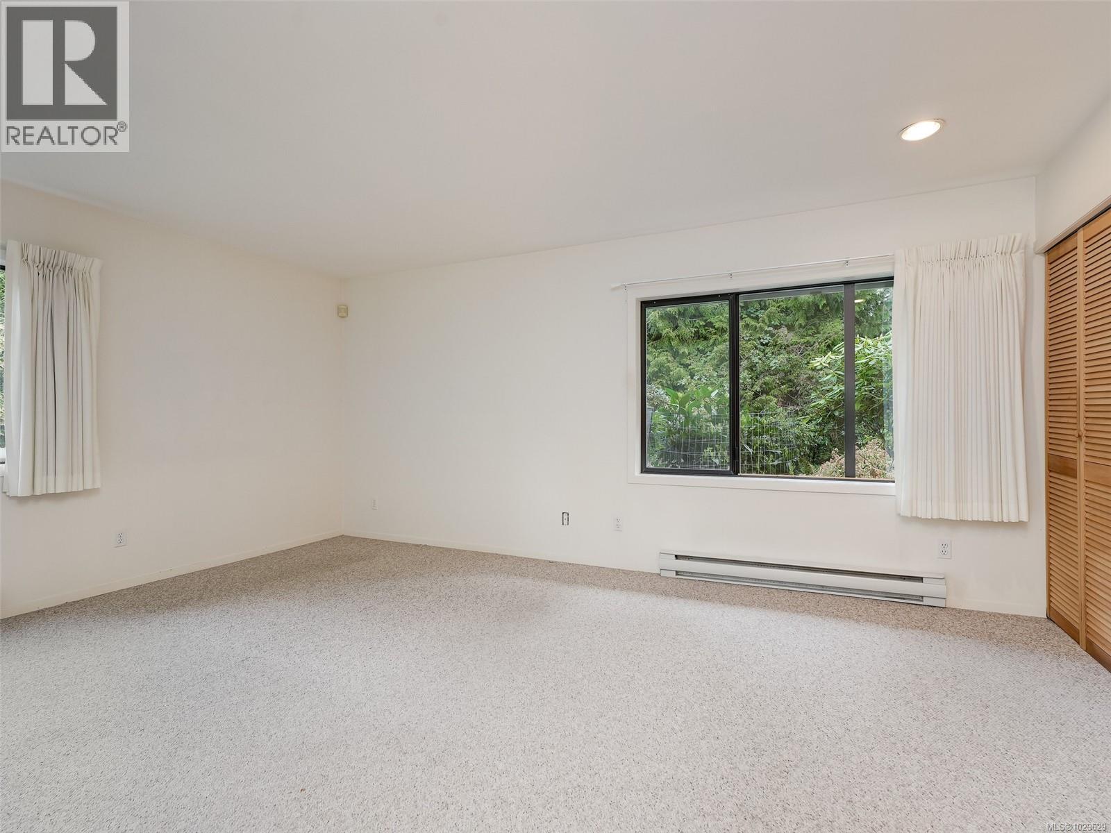 2574 ARBUTUS RD - 16