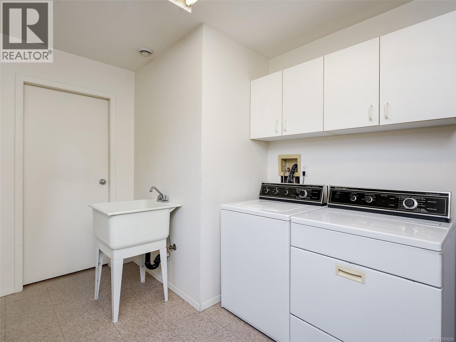 2574 ARBUTUS RD - 25