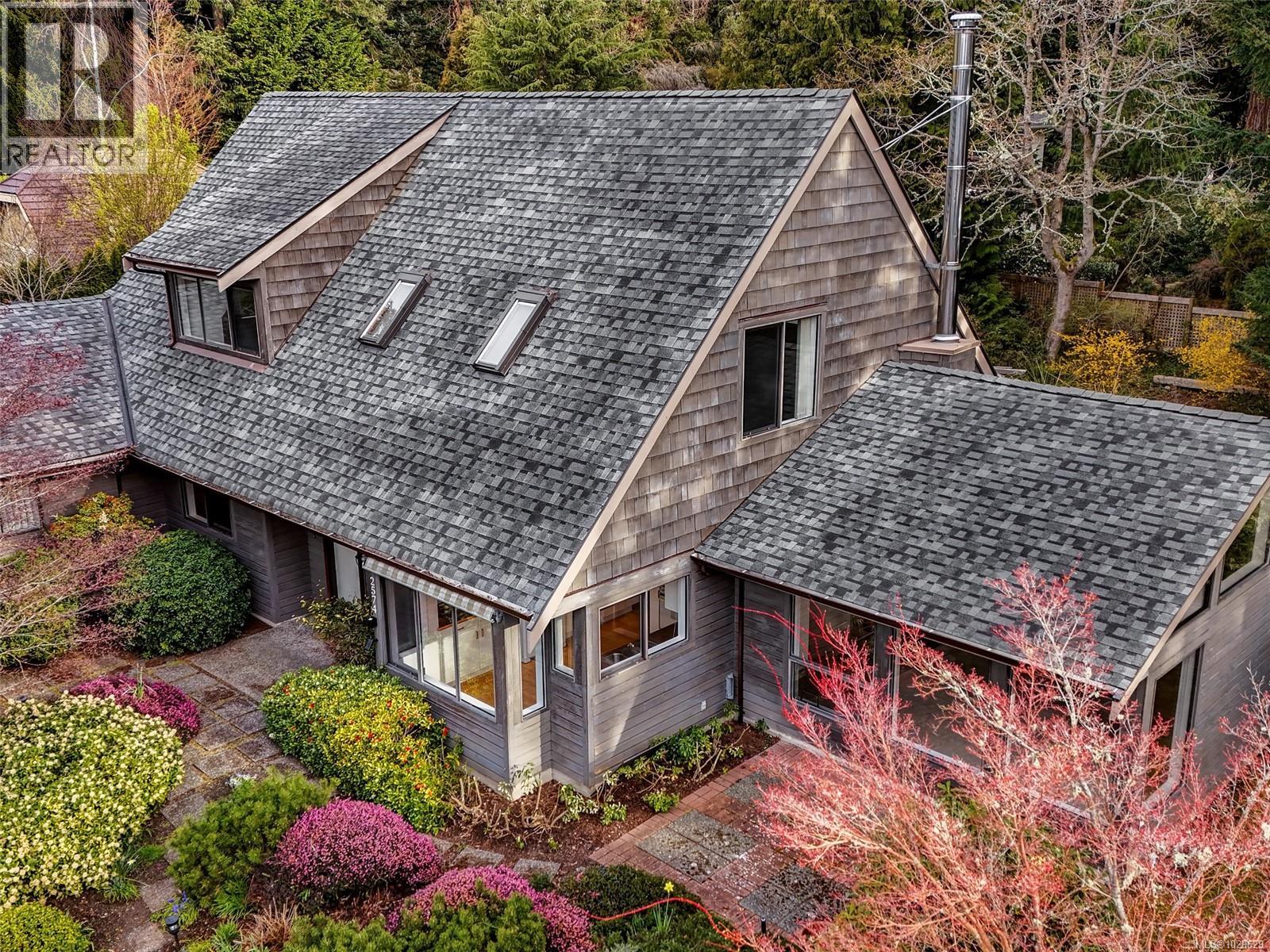 2574 ARBUTUS RD - 36