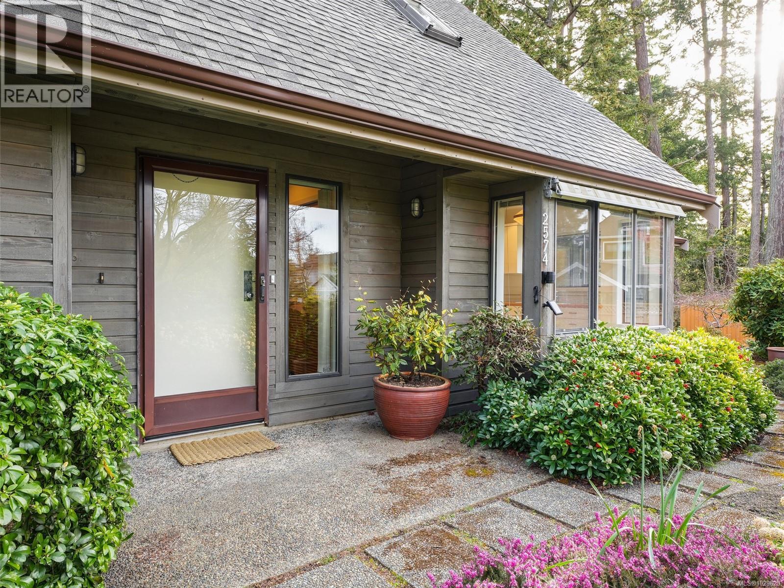 2574 ARBUTUS RD - 30