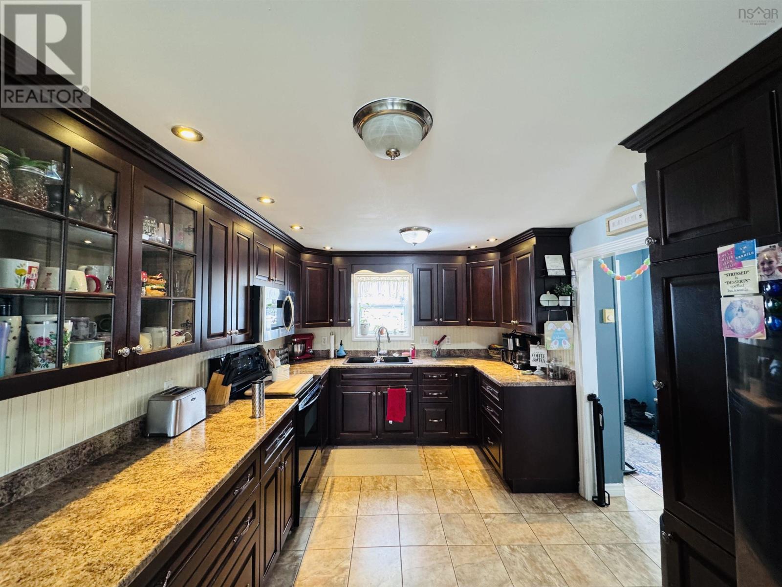 Property 21 of 35 of 400 Pictou Road