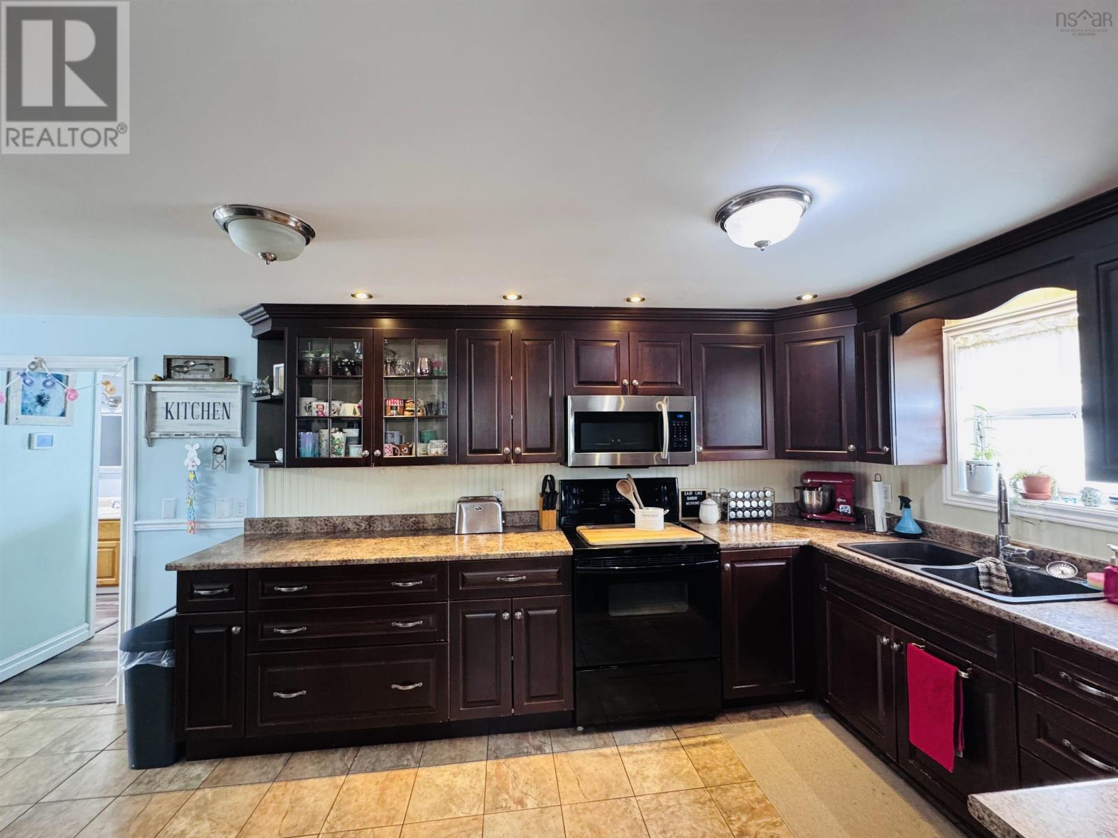 Property 19 of 35 of 400 Pictou Road