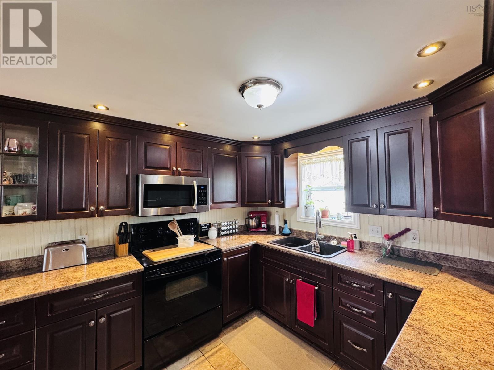 Property 13 of 35 of 400 Pictou Road