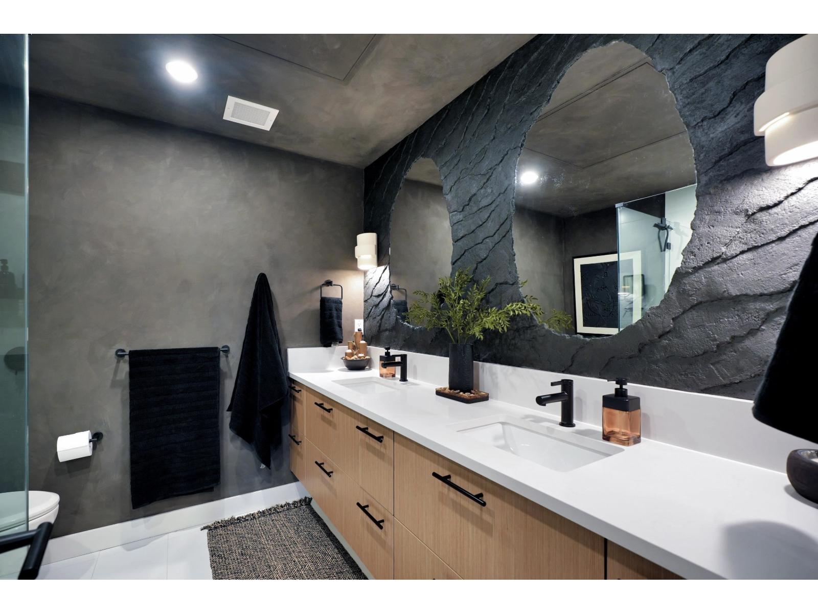 338 2635 KING GEORGE BOULEVARD, Surrey