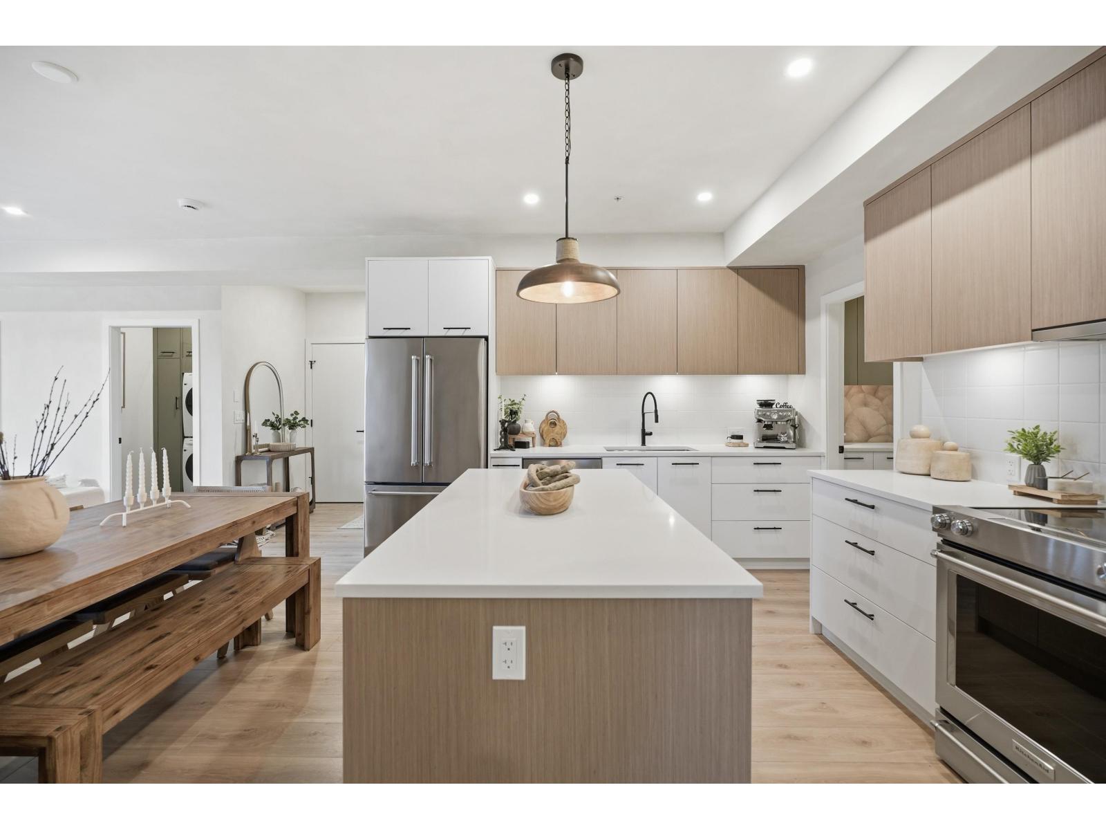 338 2635 KING GEORGE BOULEVARD, Surrey