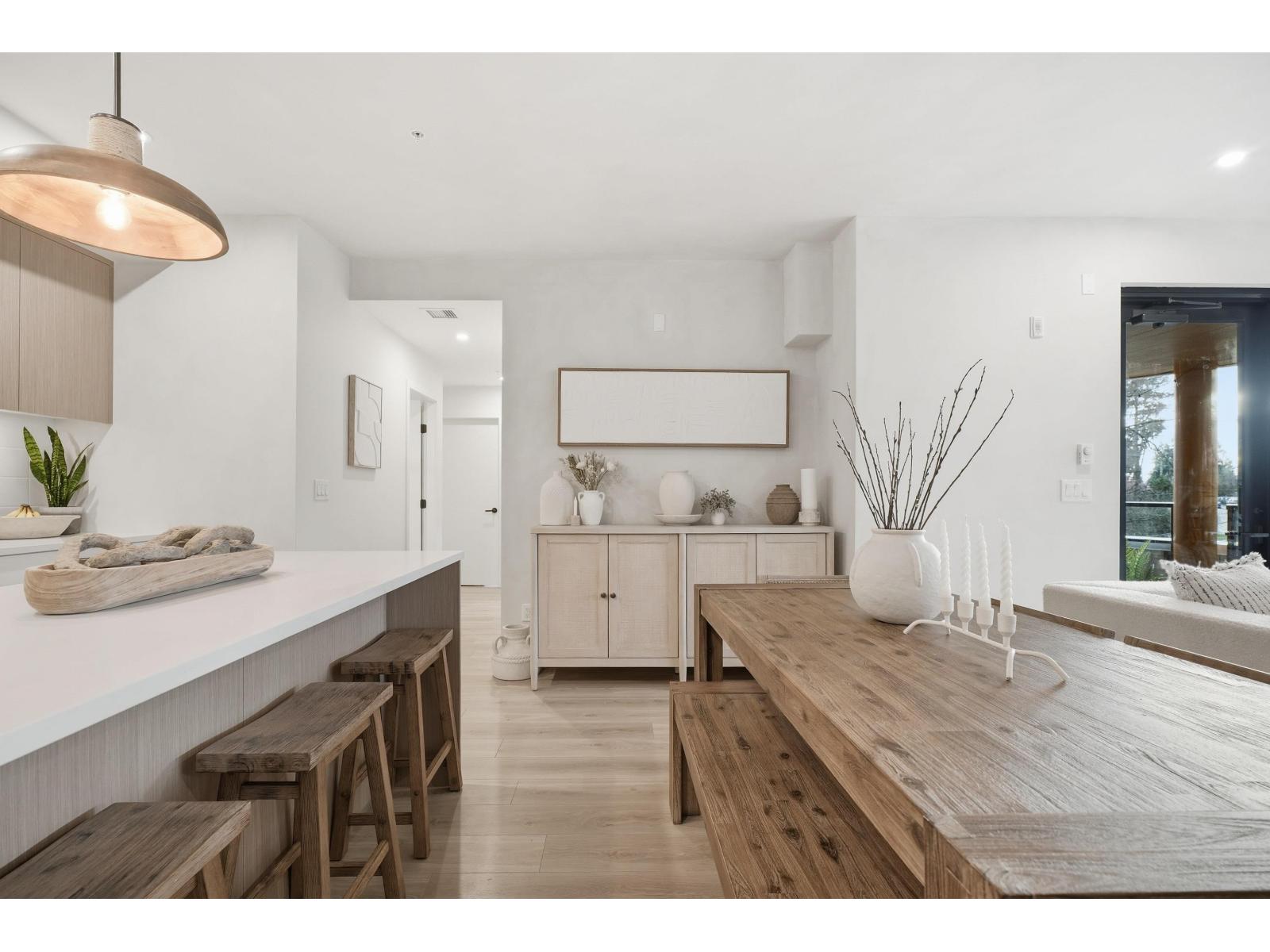 338 2635 KING GEORGE BOULEVARD, Surrey