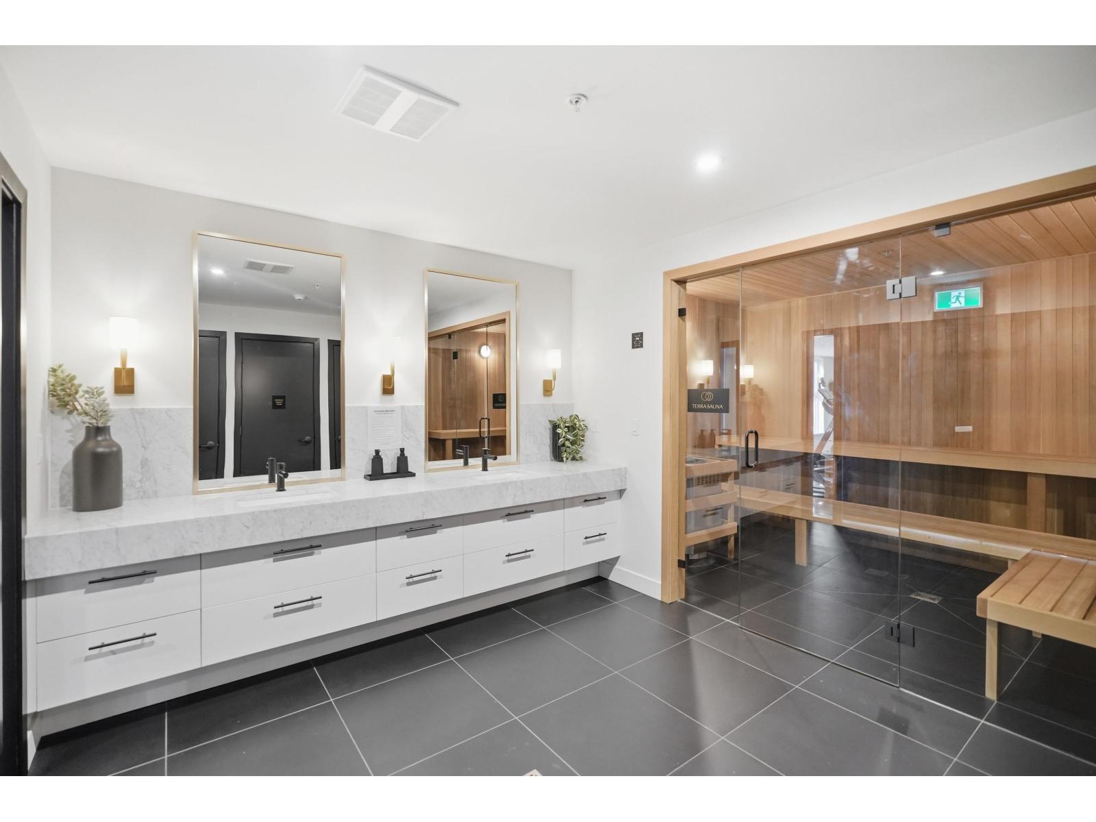 338 2635 KING GEORGE BOULEVARD, Surrey