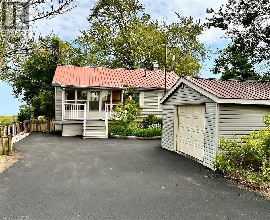2592 LAKESHORE ROAD - 1