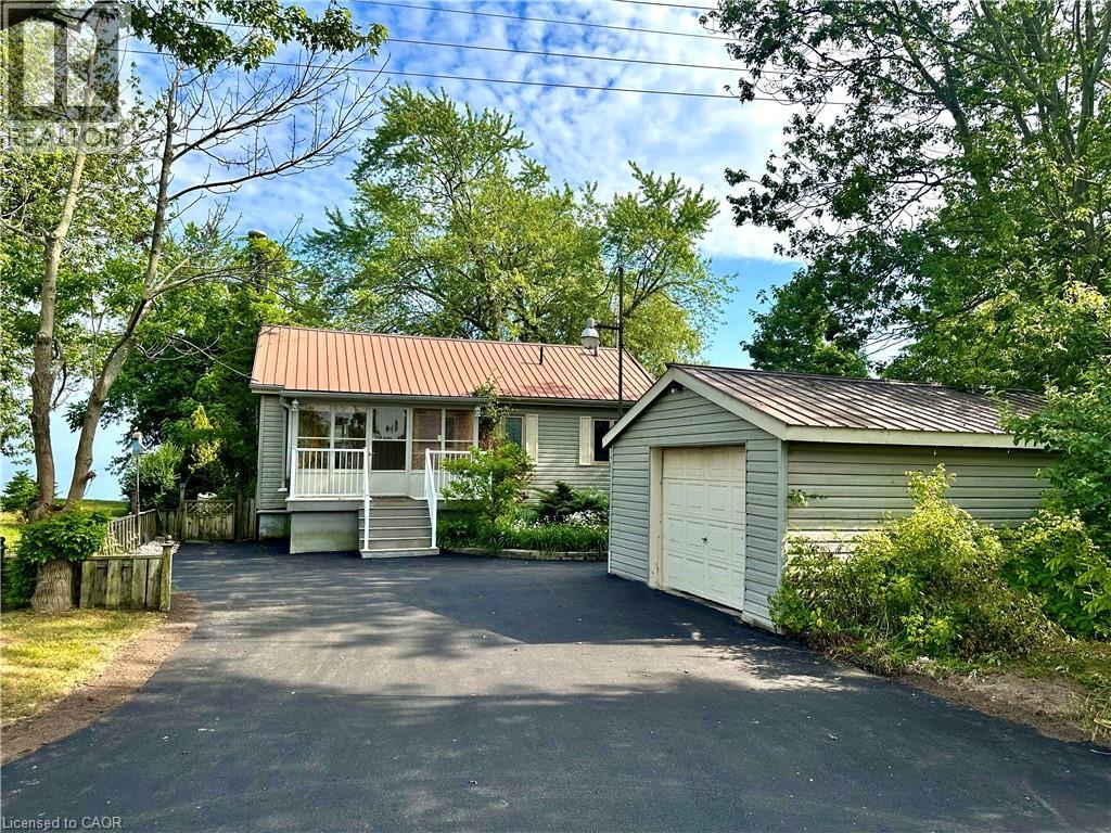 2592 LAKESHORE ROAD - 4