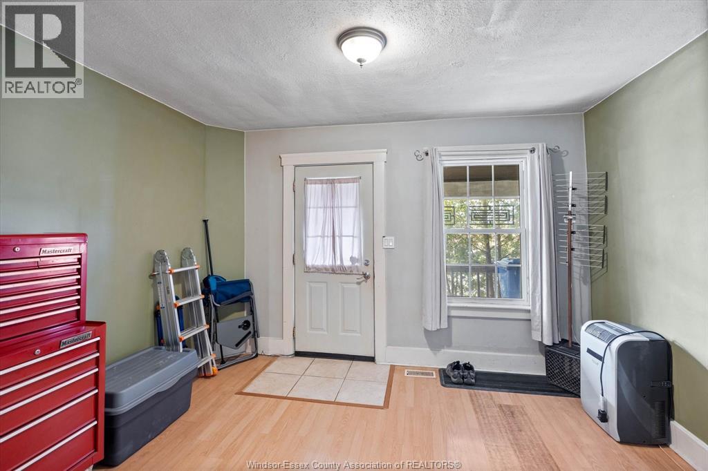 1070 ST. LUKE - 5