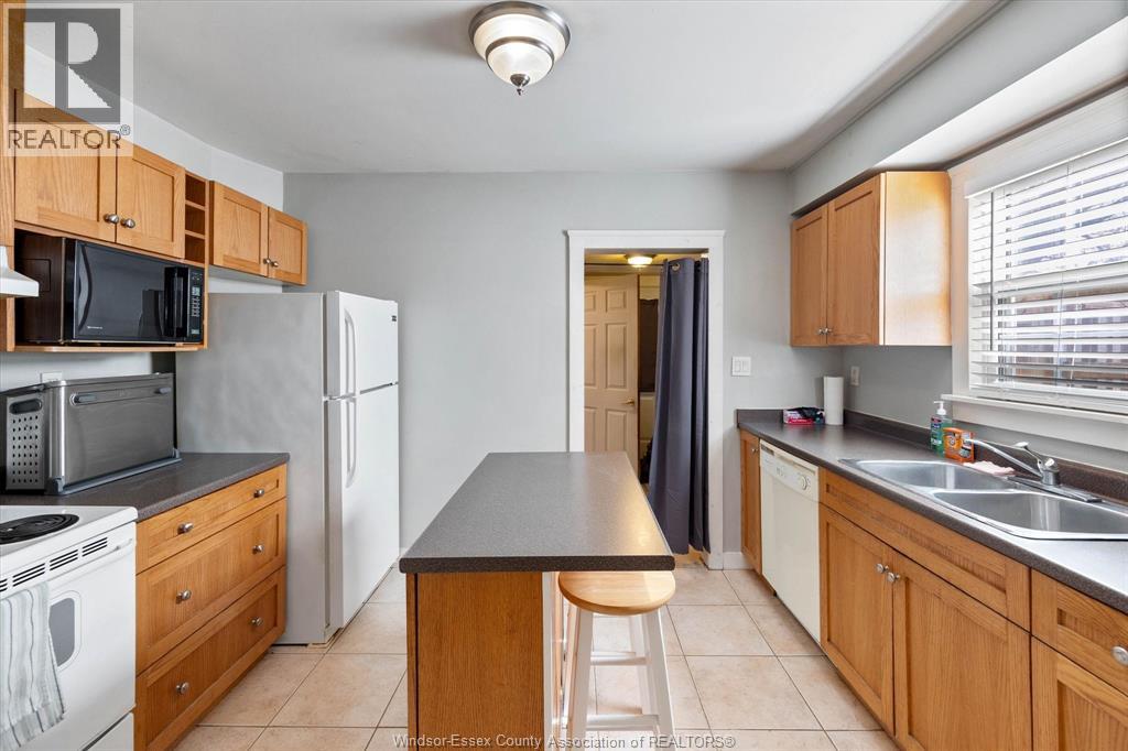 1070 ST. LUKE - 8