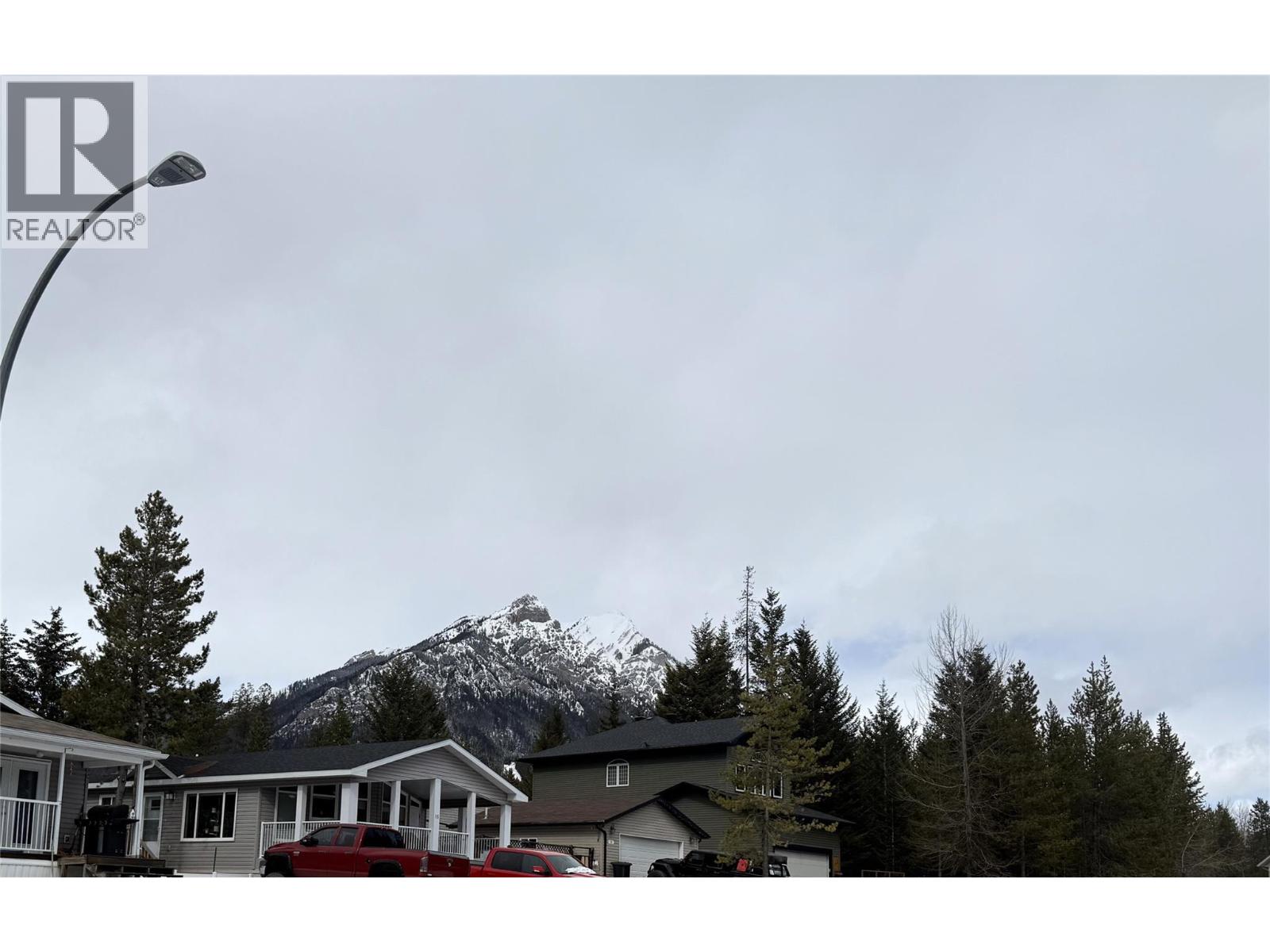 18 Darby Crescent, Elkford