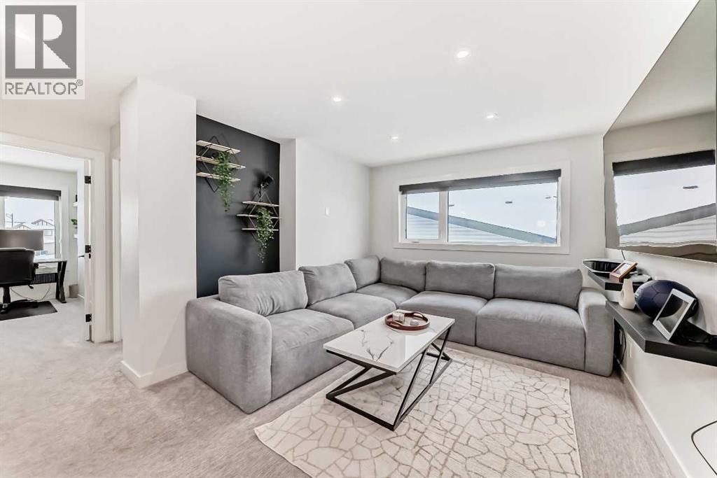 Single Family House for Sale in  Emerald Drive Evergreen Red Deer 