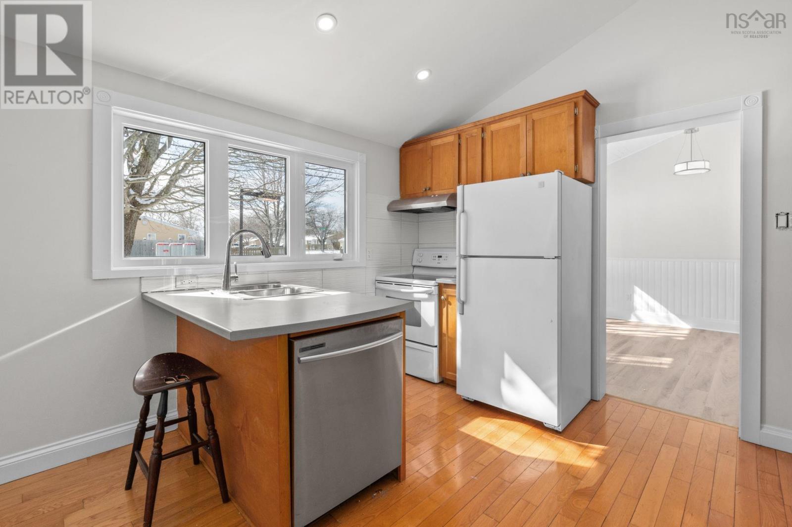 Property 34 of 44 of 19 Dumbarton Avenue