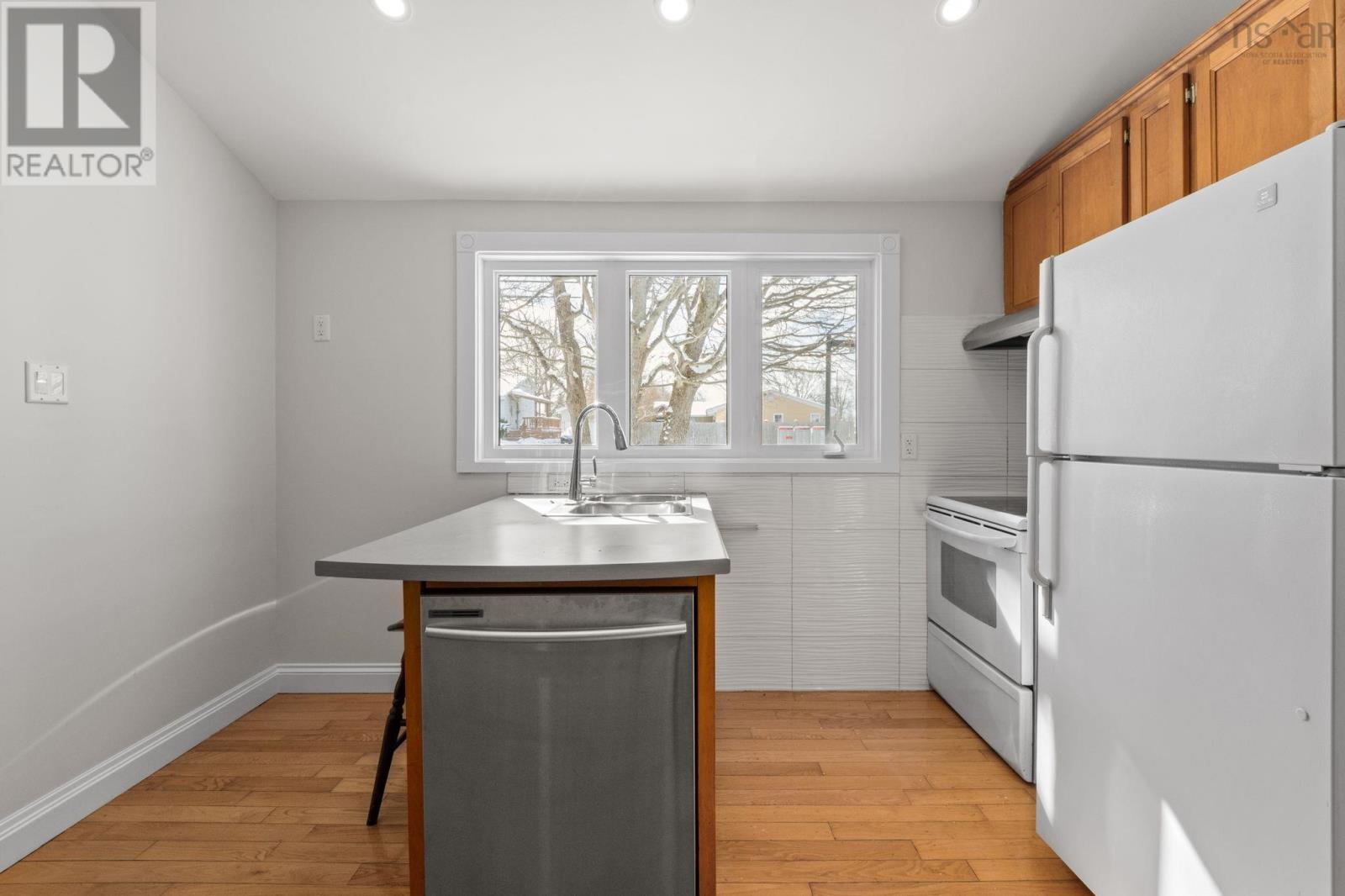 Property 17 of 44 of 19 Dumbarton Avenue