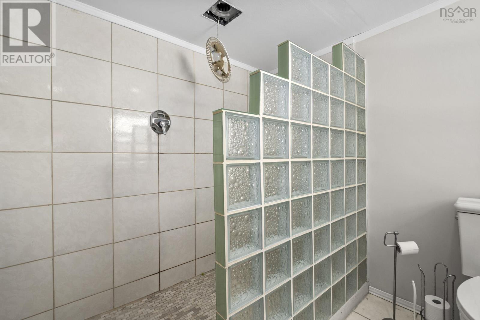 Property 38 of 44 of 19 Dumbarton Avenue