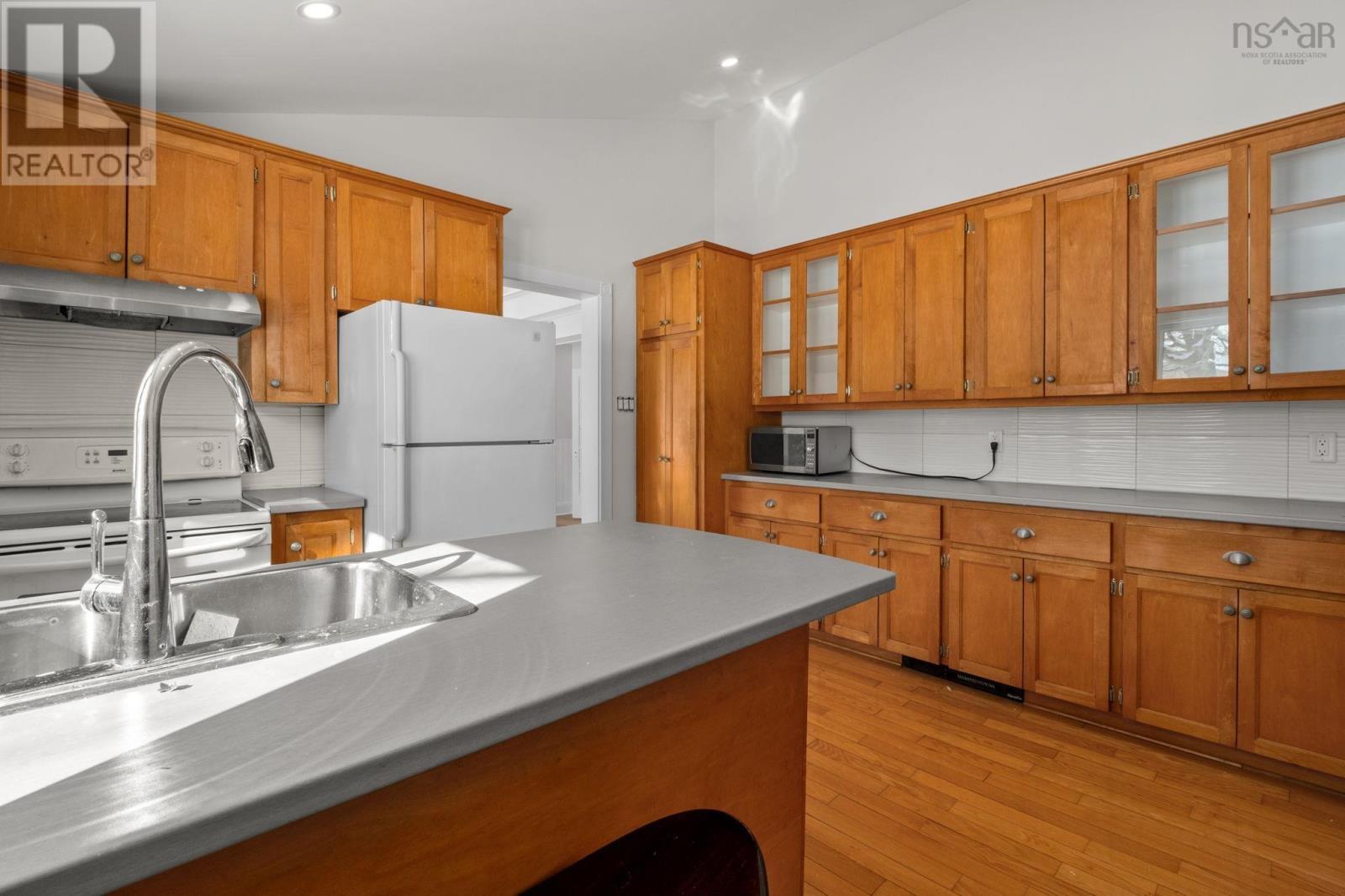 Property 31 of 44 of 19 Dumbarton Avenue