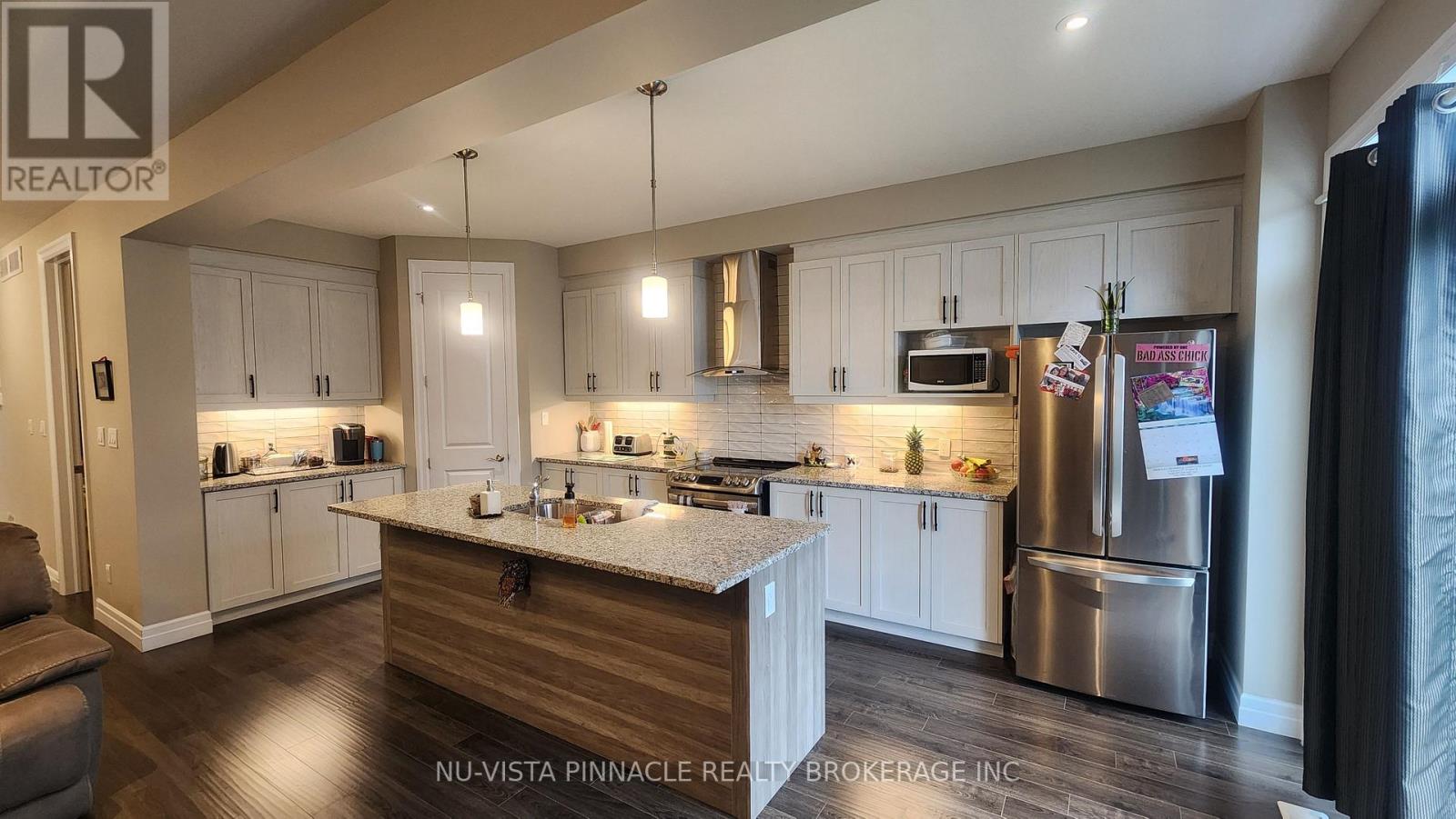 3074 TURNER CRESCENT - 10