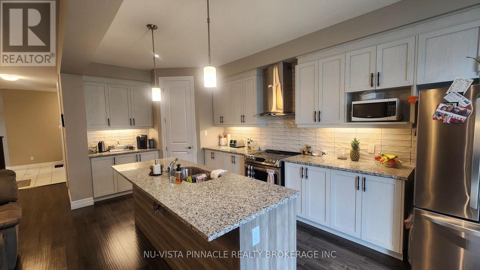3074 TURNER CRESCENT - 12