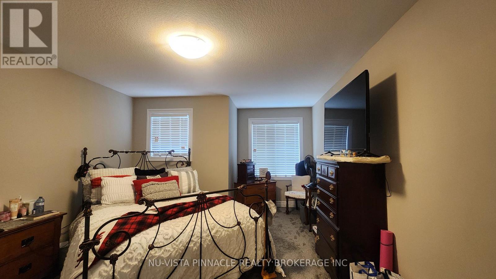 3074 TURNER CRESCENT - 21