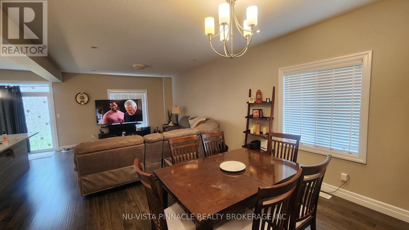 3074 TURNER CRESCENT - 4