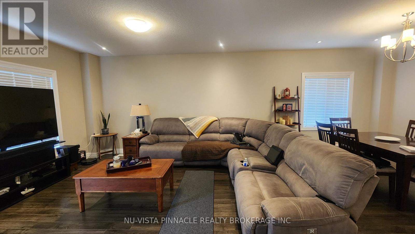 3074 TURNER CRESCENT - 8
