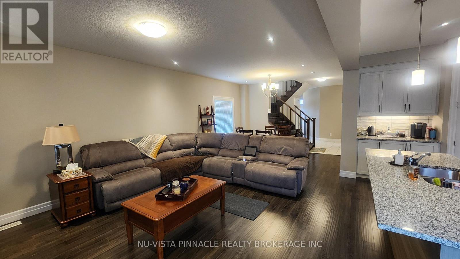 3074 TURNER CRESCENT - 9