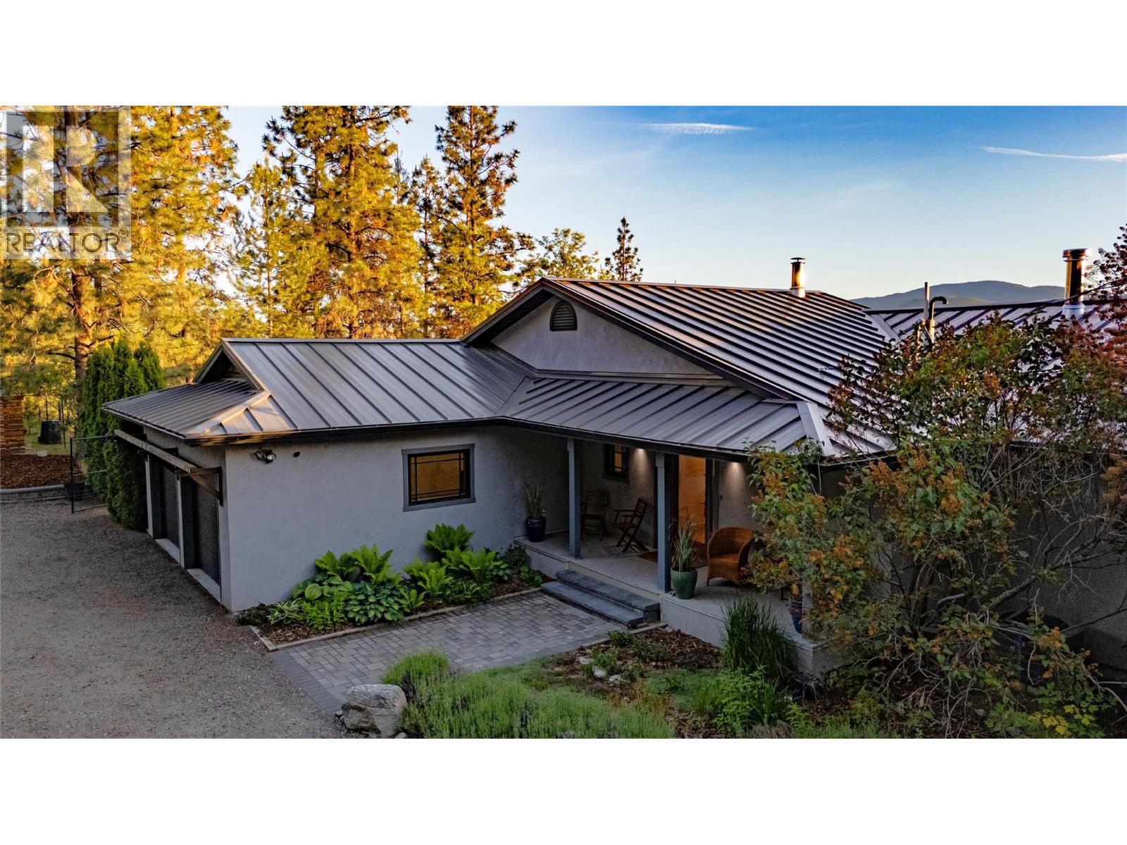 1306 Smethurst Road, 100 Mile House