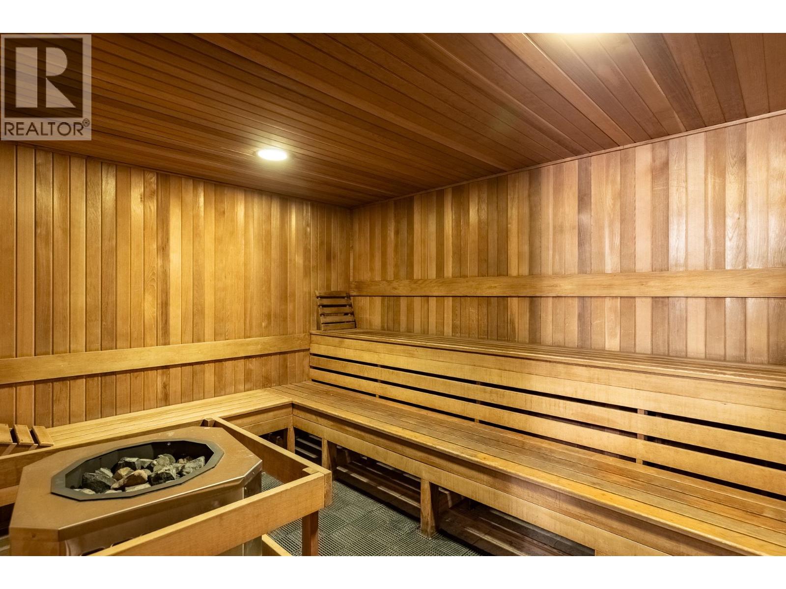 301 560 RAVEN WOODS DRIVE, North Vancouver