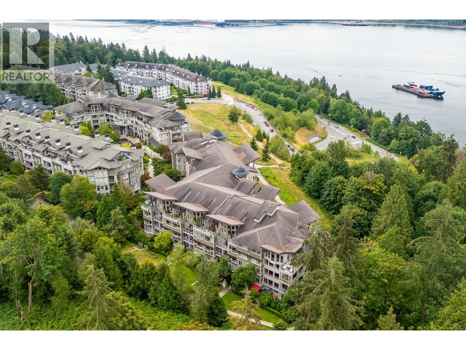 301 560 RAVEN WOODS DRIVE, North Vancouver