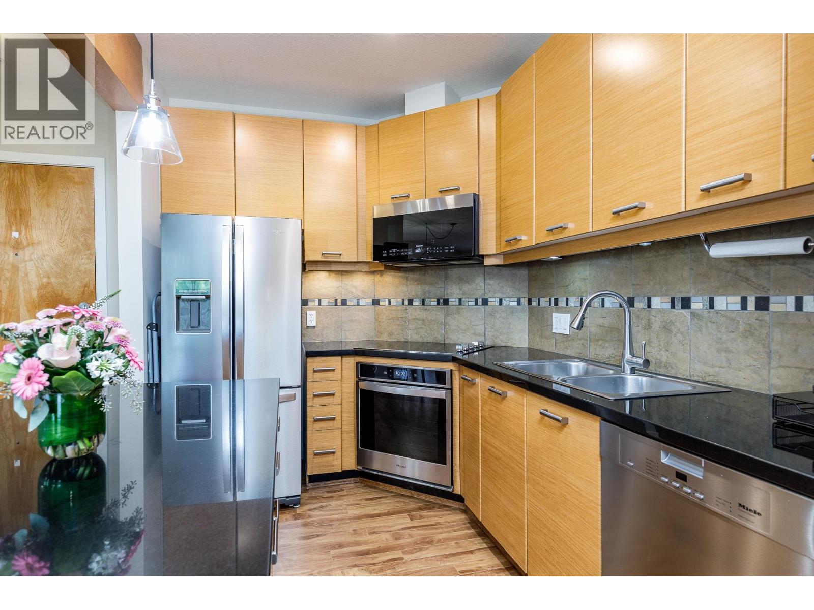 301 560 RAVEN WOODS DRIVE, North Vancouver